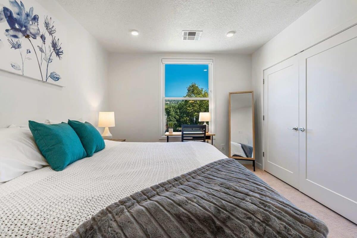 Appartamento 2Br Luxury Urban Escape Balcony & Fitness Center Salt Lake City Esterno foto