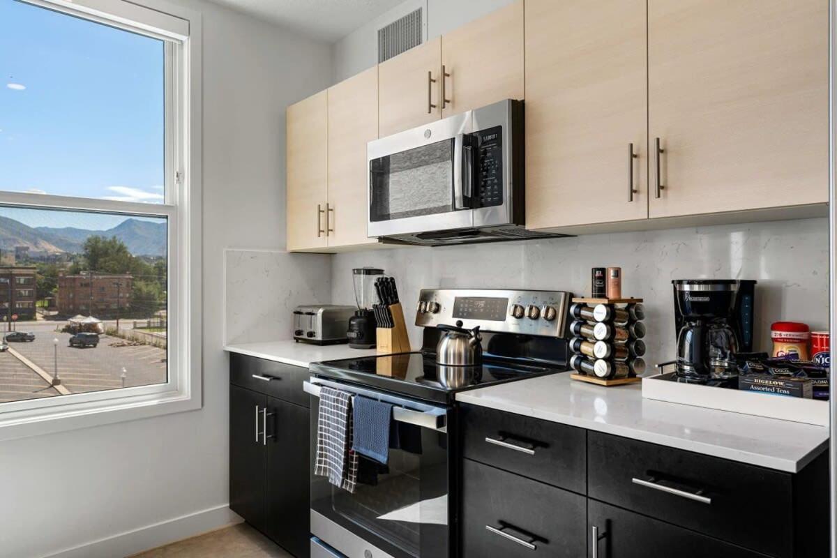 Appartamento 2Br Luxury Urban Escape Balcony & Fitness Center Salt Lake City Esterno foto