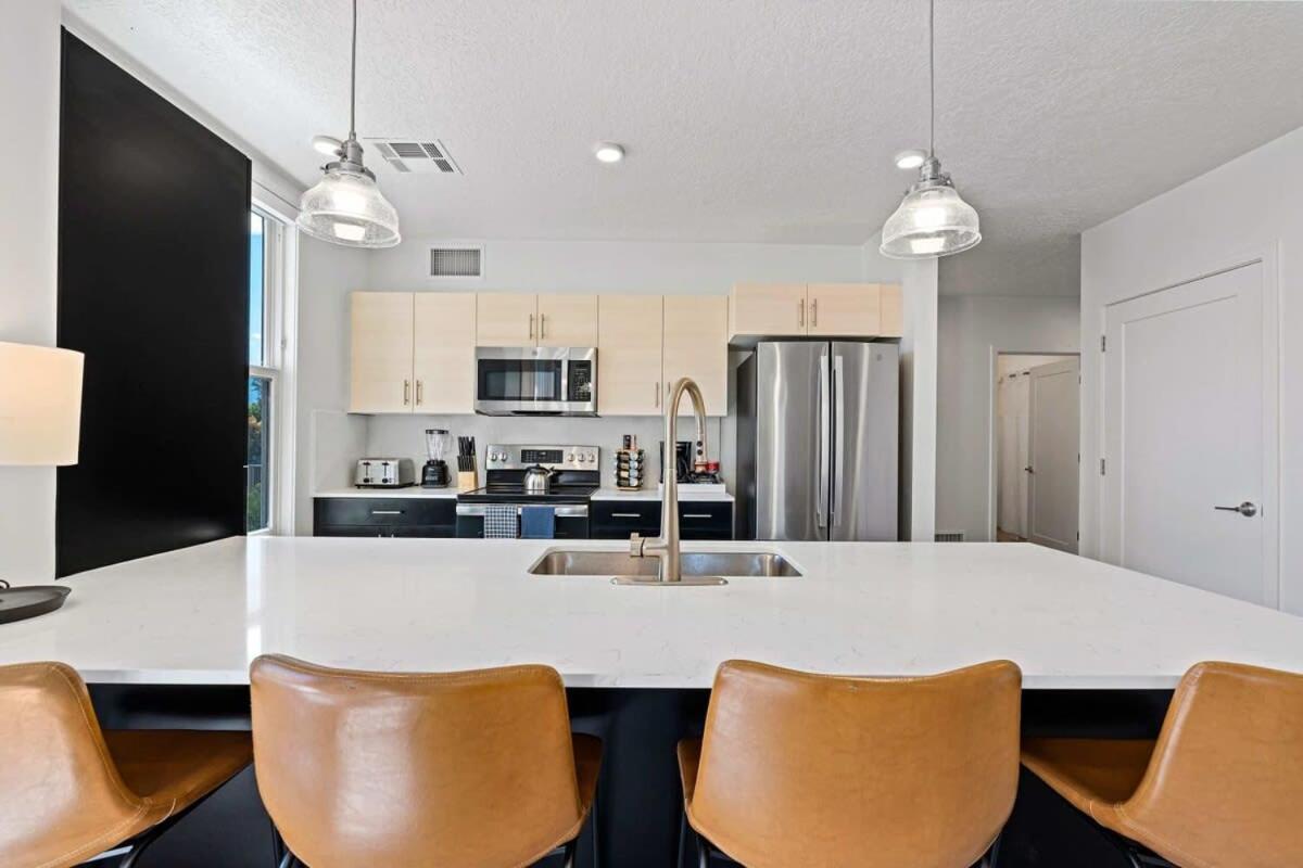 Appartamento 2Br Luxury Urban Escape Balcony & Fitness Center Salt Lake City Esterno foto