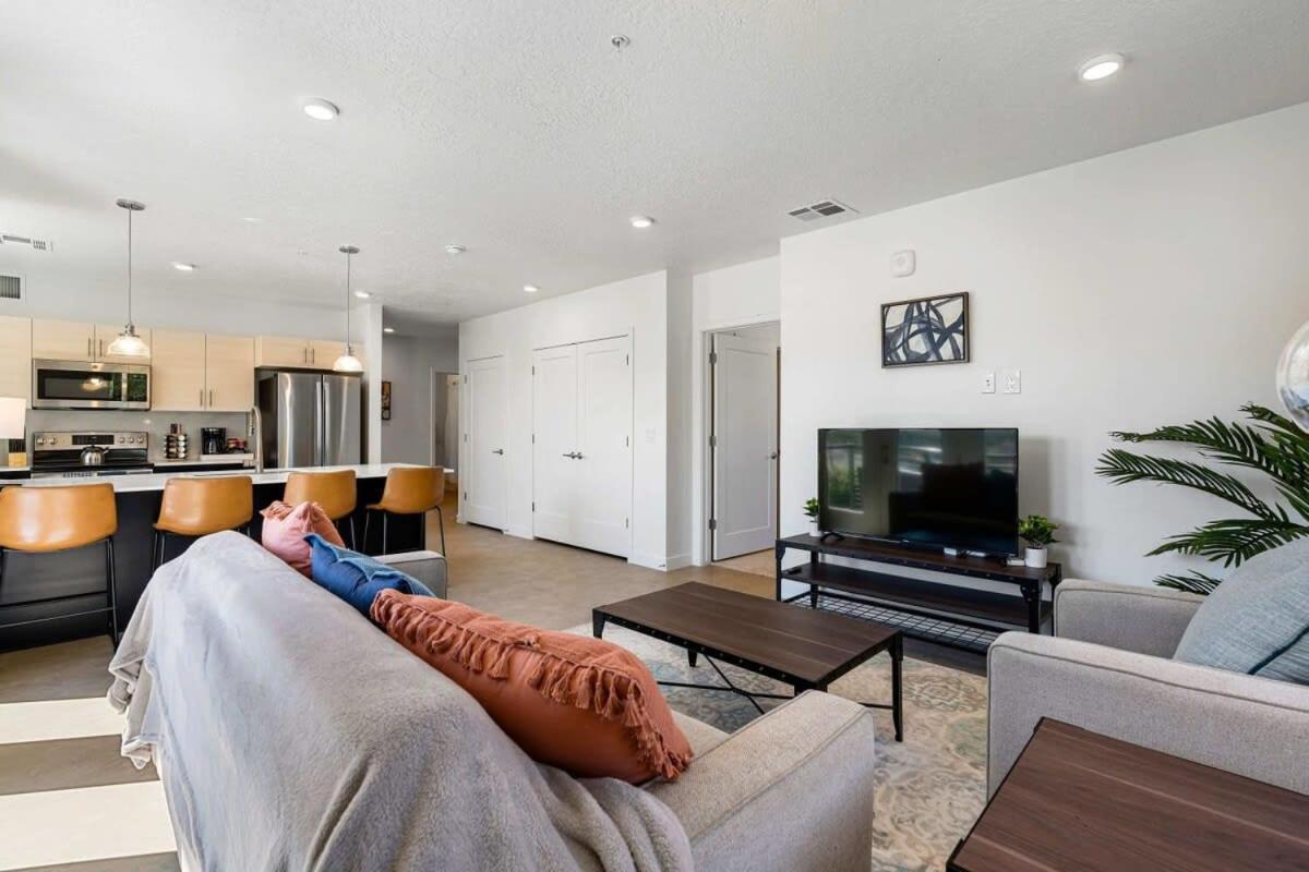Appartamento 2Br Luxury Urban Escape Balcony & Fitness Center Salt Lake City Esterno foto