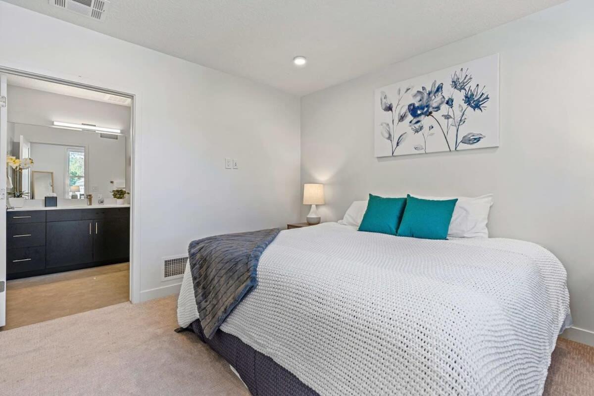 Appartamento 2Br Luxury Urban Escape Balcony & Fitness Center Salt Lake City Esterno foto