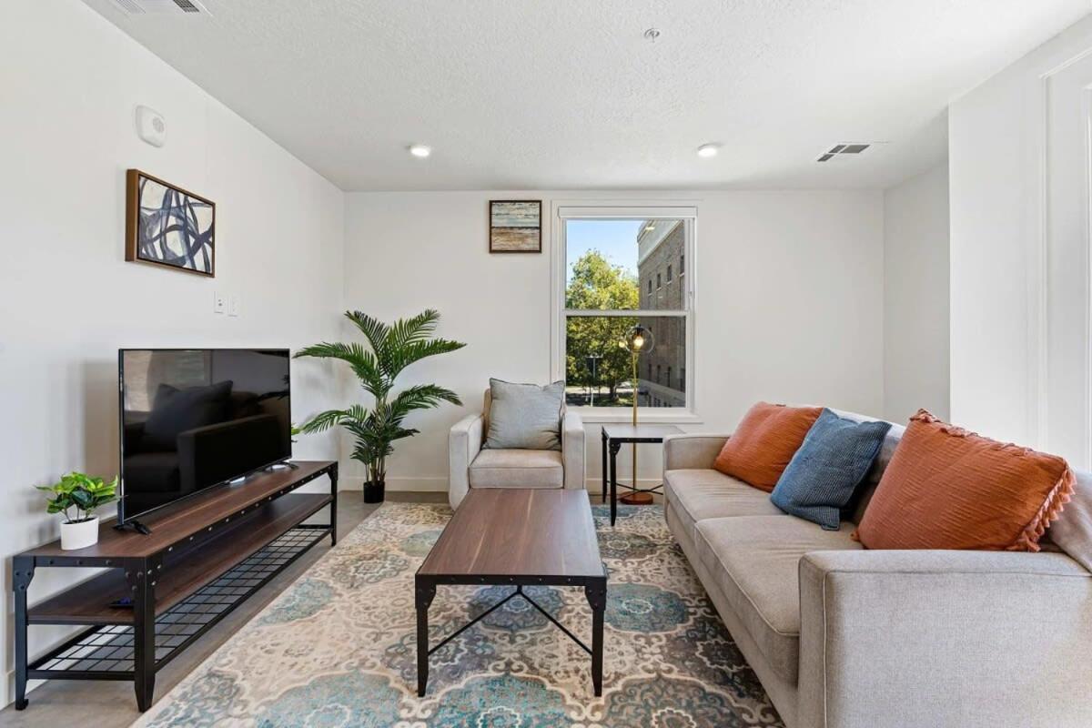 Appartamento 2Br Luxury Urban Escape Balcony & Fitness Center Salt Lake City Esterno foto