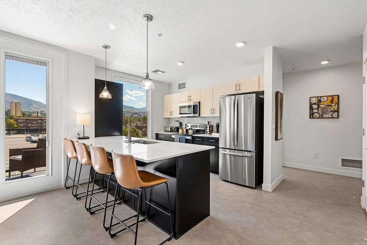 Appartamento 2Br Luxury Urban Escape Balcony & Fitness Center Salt Lake City Esterno foto